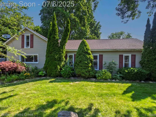 12 Pearl St, Oxford, MI 48371