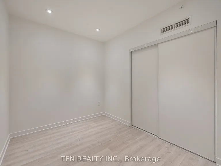 15 Richardson St #612 — Photo 12