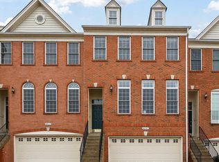 42685 Newcomer Ter, Chantilly, VA 20152