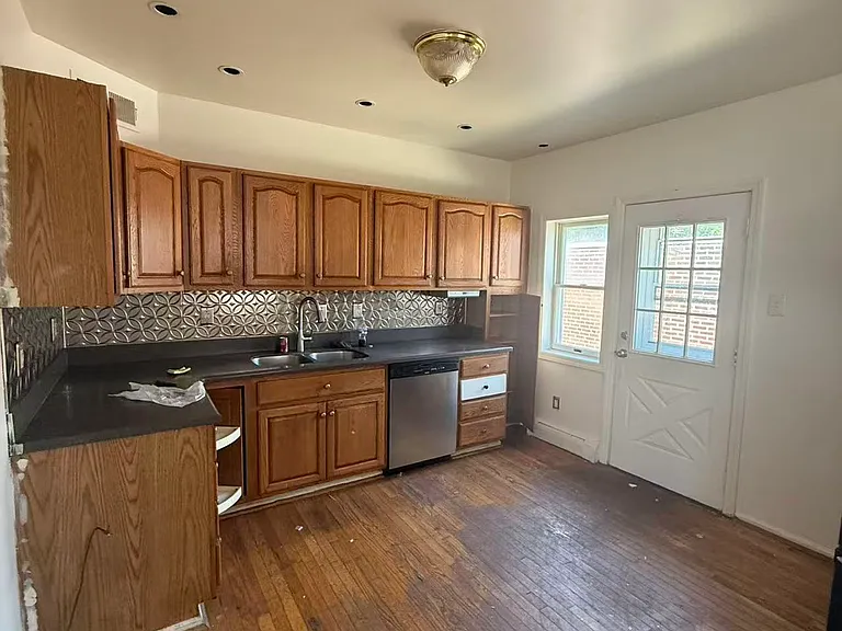 3127 Guilford St — Photo 8