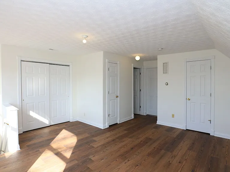 401 Lincoln St — Photo 13