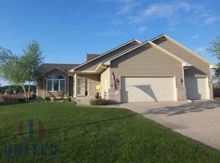 710 Prairie Blvd, Dakota Dunes, SD 57049