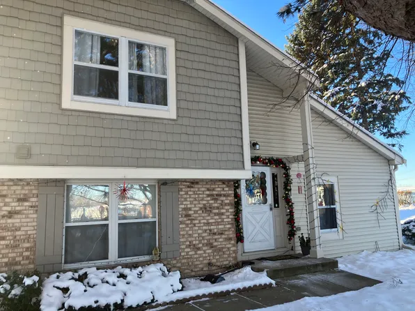 27W300 Melrose Ln, Winfield, IL 60190