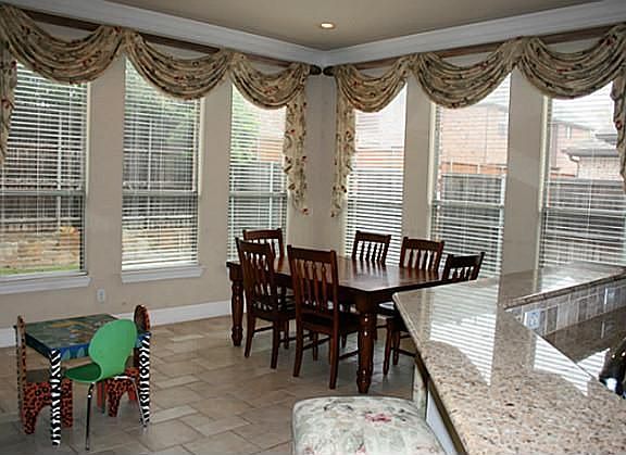 4th image of 164 Georgian Dr