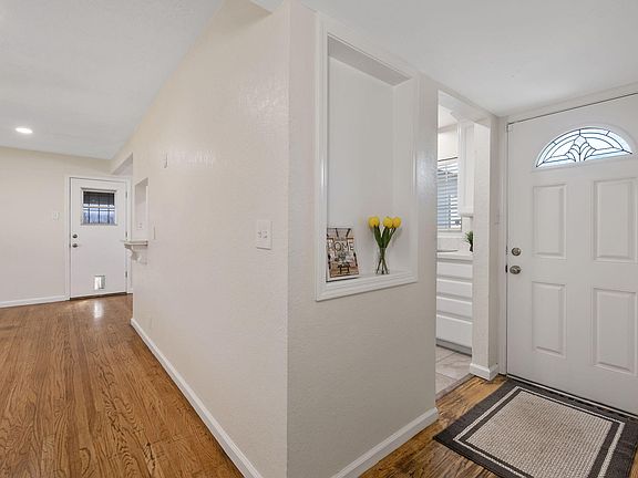 5th image of 2528 W Howard Avenue