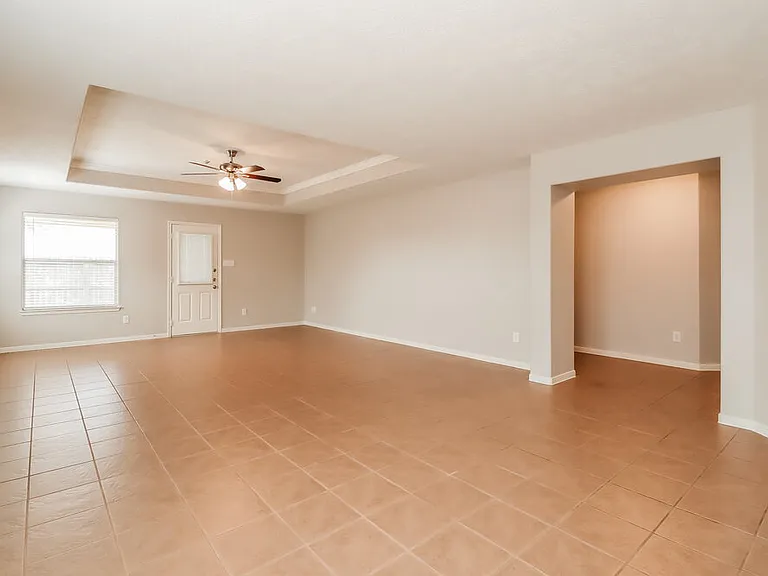 21619 Kingston Terrace Ln — Photo 4