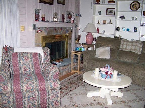 5th image of 115 Beechnut St APT C9
