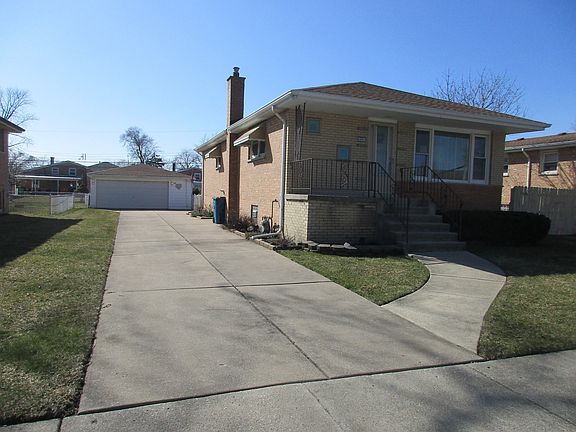 4th image of 8904 McVicker Ave
