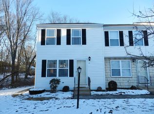 15 Pepperbush Ln #15, Glastonbury, CT 06033