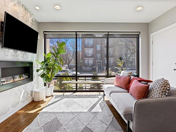 3rd image of 1900 W Armitage Ave #1