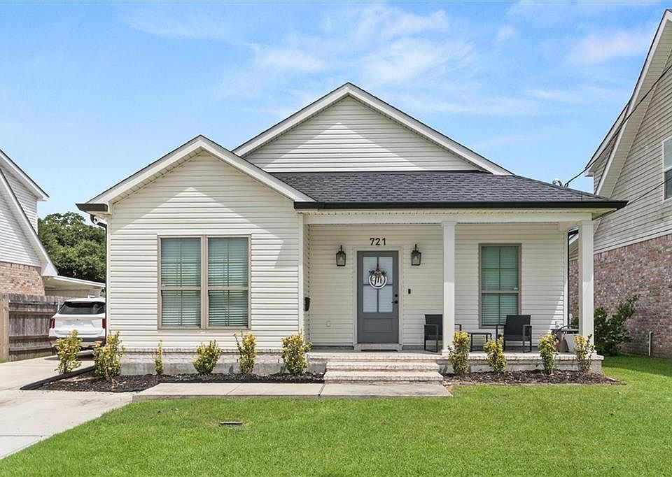 1st image of 721 Barataria Blvd
