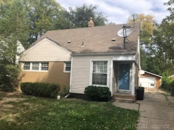 20243 Lancaster St, Harper Woods, MI 48225