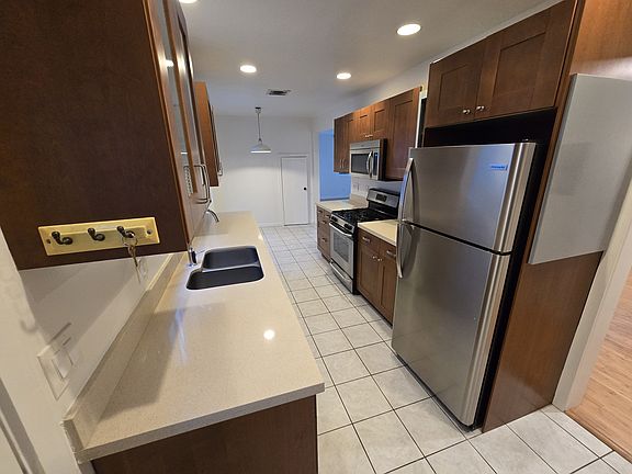 2nd image of 2517 Abbot Kinney Blvd #1
