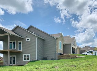 310 Stoneridge Ct, Lawrence, KS 66049