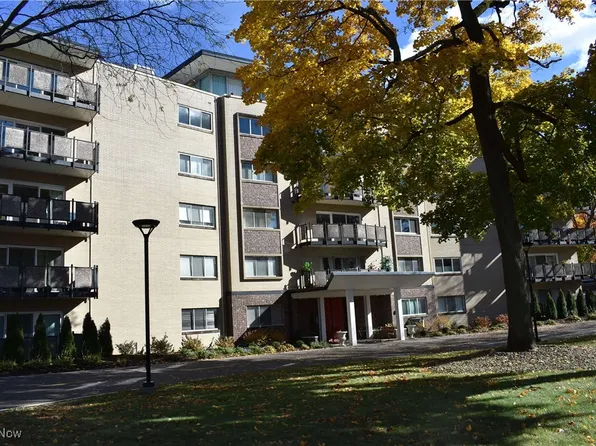 255 N Portage Path APT 409, Akron, OH 44303