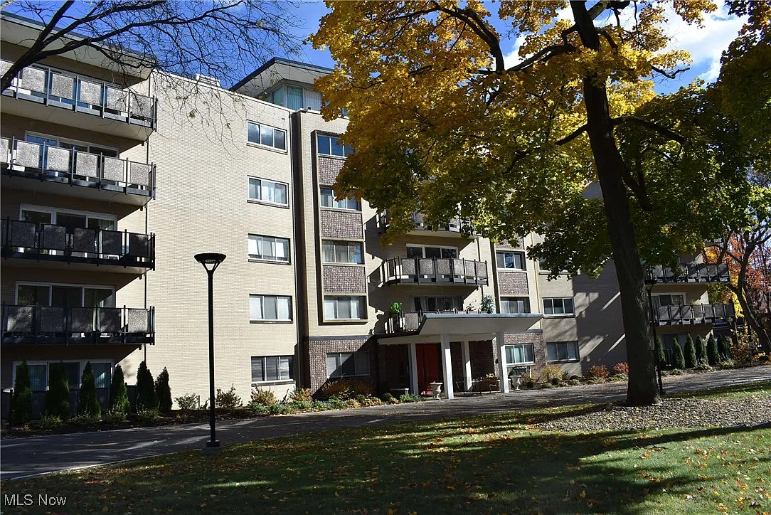 255 N Portage Path APT 409 photo 1