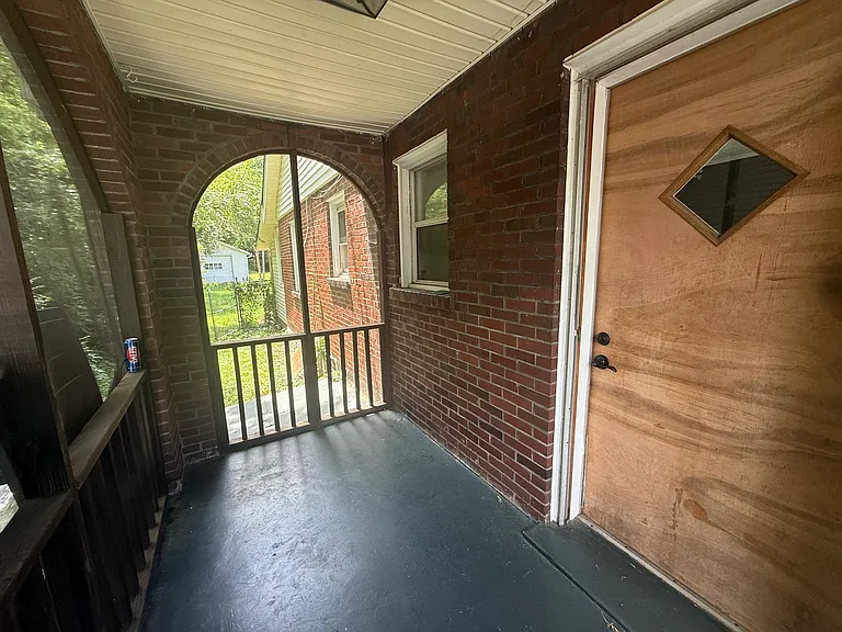 1004 Gillock St — Photo 49
