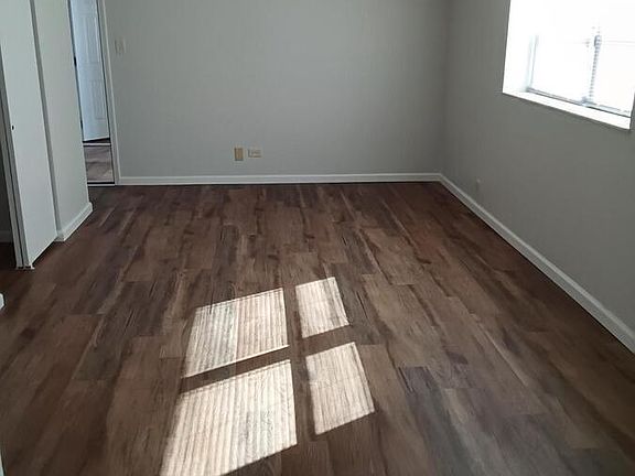 5th image of 817 E Washington St APT 1