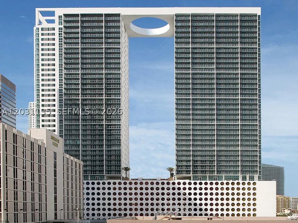 500 Brickell Ave #1808