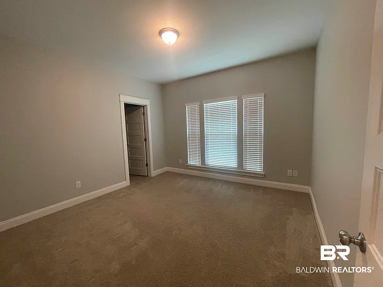 253 Hawthorne Cir — Photo 9