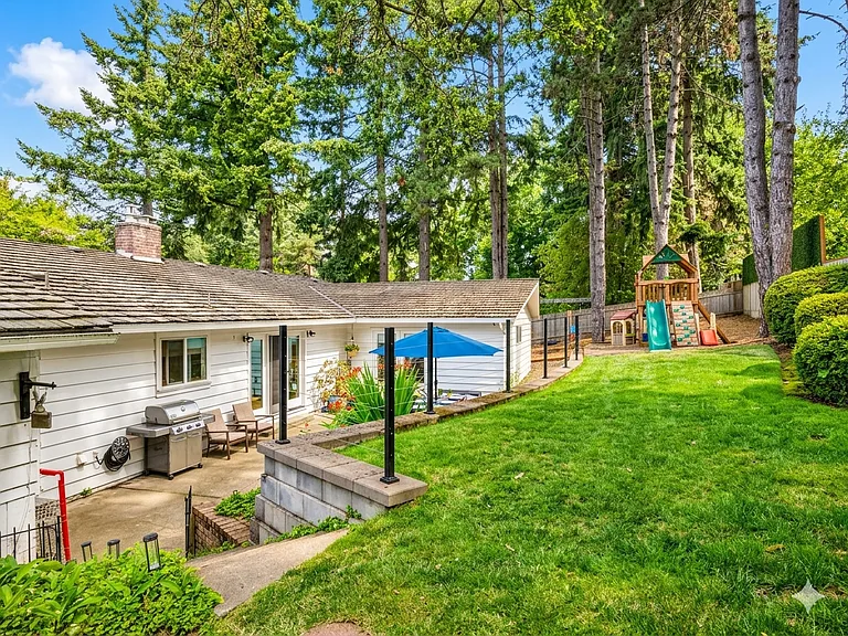 16933 Greentree Ave — Photo 30
