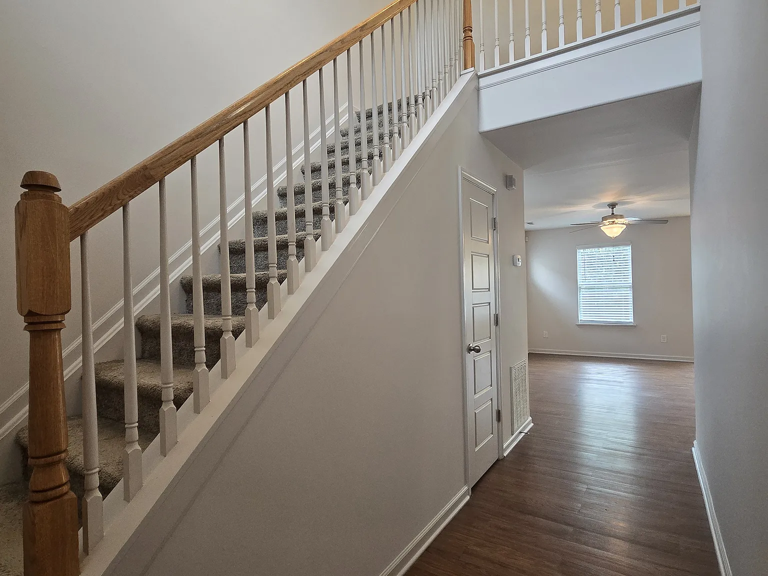 3 bed, 2.5 bath, 1600 sqft, $2,250 — Photo 2