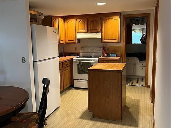 2nd image of 45 Sunset Dr