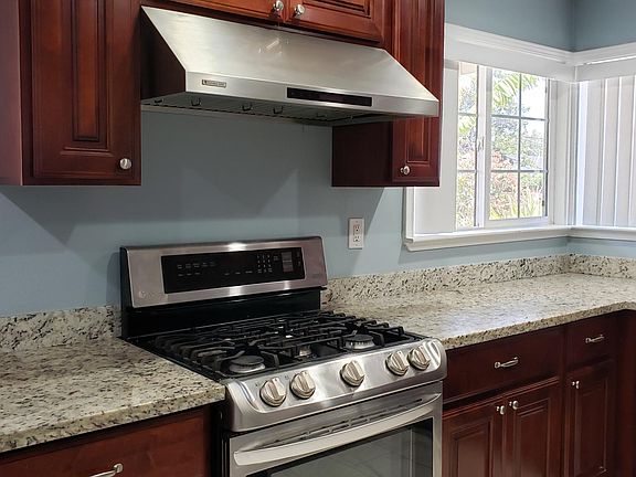 3rd image of 901 S Park Victoria Dr