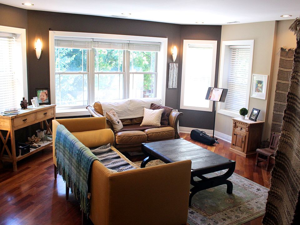 1st image of 5328 N Sawyer Ave #3
