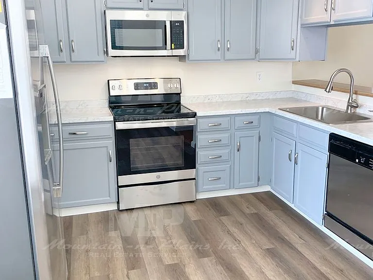 972 Bitterbrush Ln — Photo 6