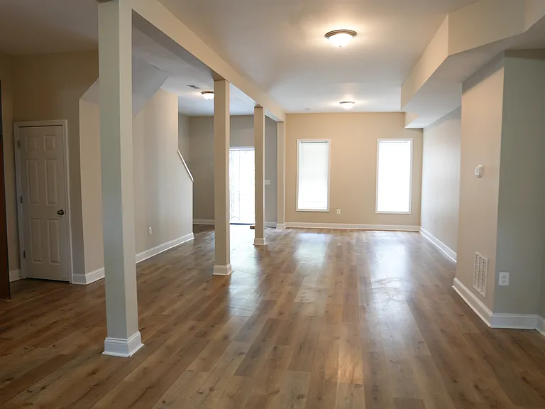 2910 Hilldale Ave — Photo 6