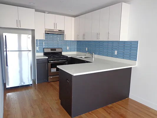 Rented by Bahar Management | media 50