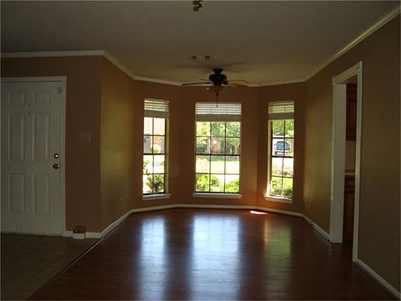 4th image of 1910 Aggie Ln