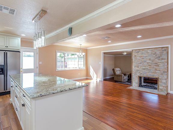 3rd image of 5915 Arabella St