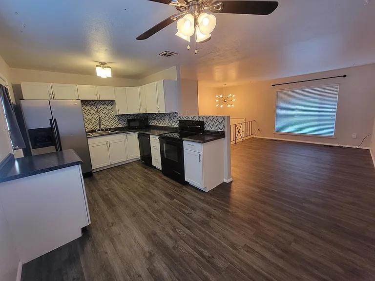 Kitchen and living room area