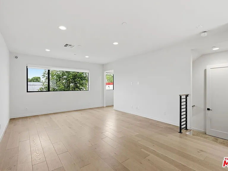 1605 N Arla Way — Photo 2