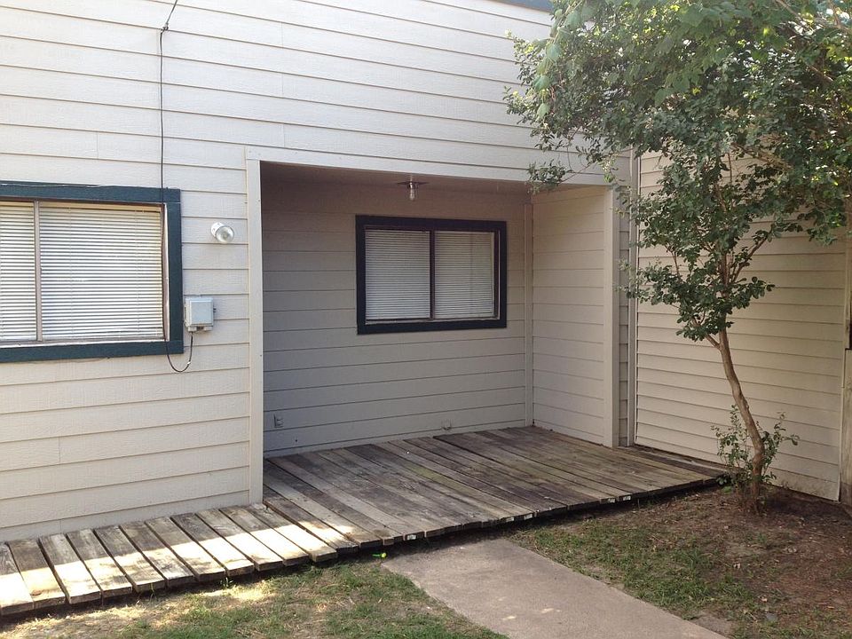 1st image of 2410 Bandera Dr APT B