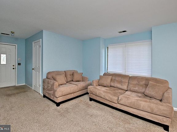 5th image of 909 Foxmeadow Dr