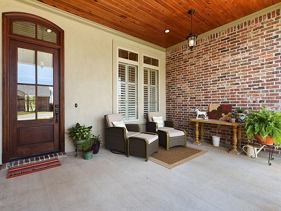 4th image of 105 Herbsaint Dr