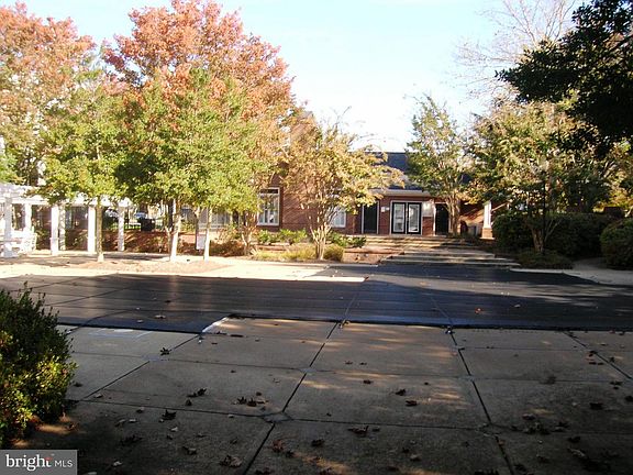 3rd image of 20322 Beechwood Ter Unit 203