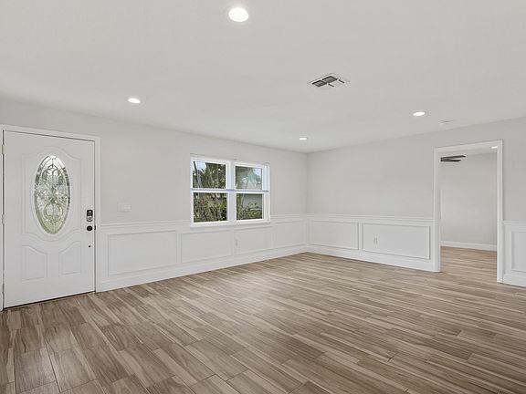 5th image of 541 Biscayne Dr