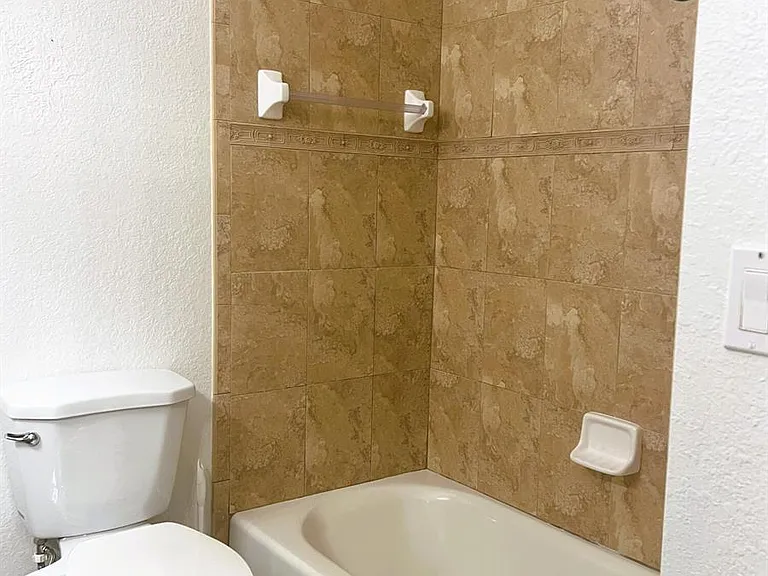 4210 Gator Trace Cir — Photo 16
