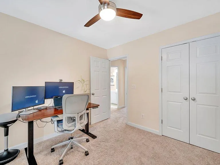 3rd bedroom (large enough to be used as a bedroom as well)