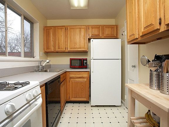 2nd image of 10419 Montrose Ave #10419