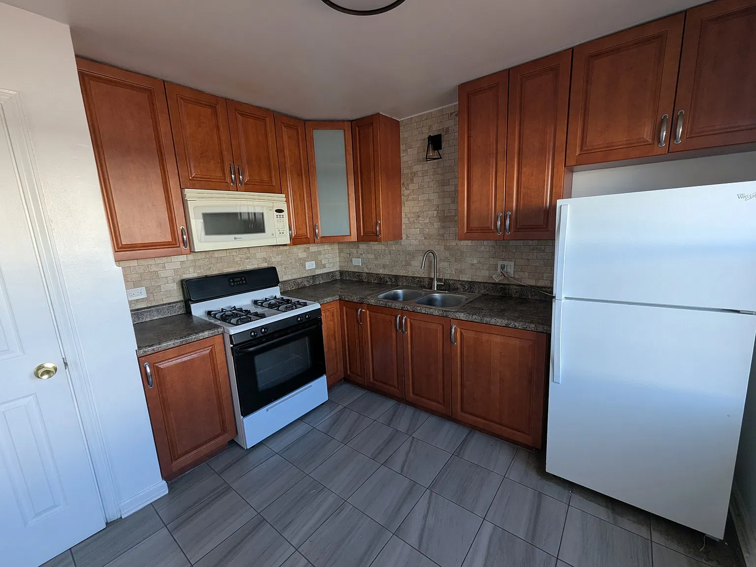 2 bed, $1,700 — Photo 2