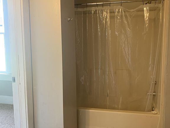 2nd image of 117 W Cedar Ave