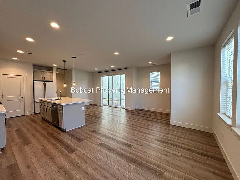 1287 Grove St — Photo 3