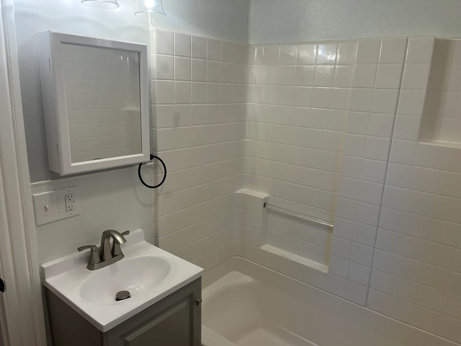 3 bed, 950 sqft, $2,000 — Photo 1