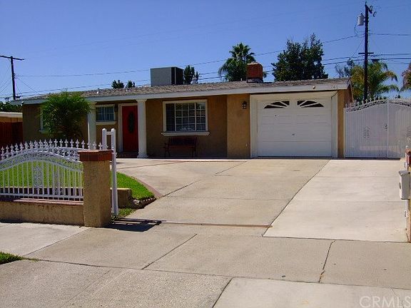 3rd image of 741 N Del Norte Ave