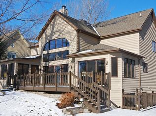 147 Saint Andrews Trl, Fontana, WI 53125